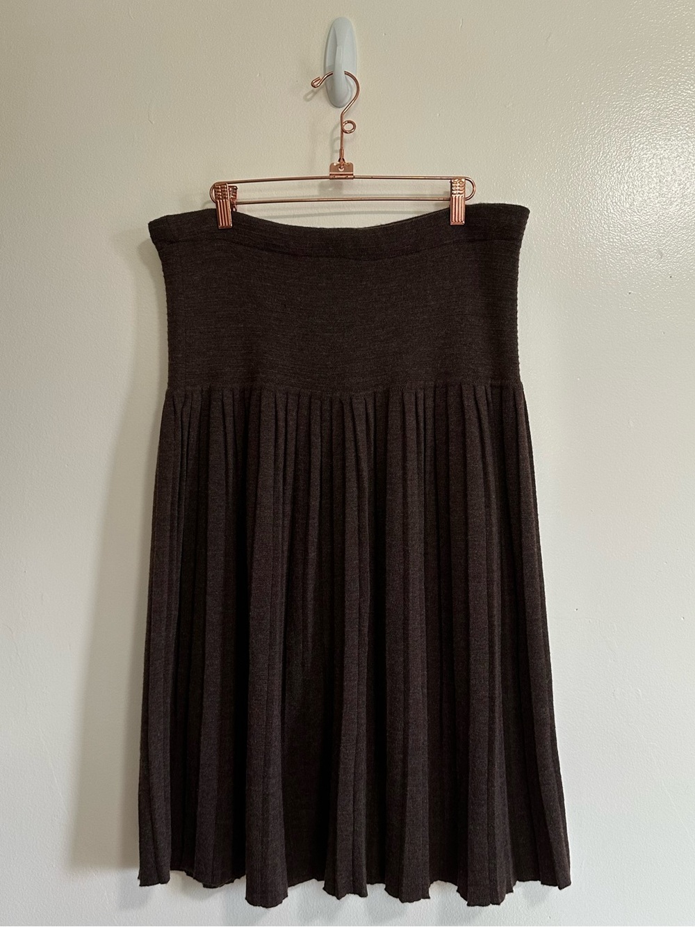 Fasone Paris Merino Wool Pleated Knit Midi Skirt in Dark Brown, Medium